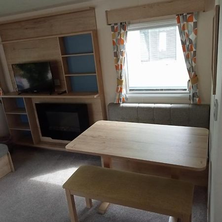 New 2 Bed Holiday Home With Decking In Rockley Park Dorset Near The Sea Lytchett Minster 외부 사진